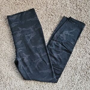 Vuori Charcoal Camouflage Leggings